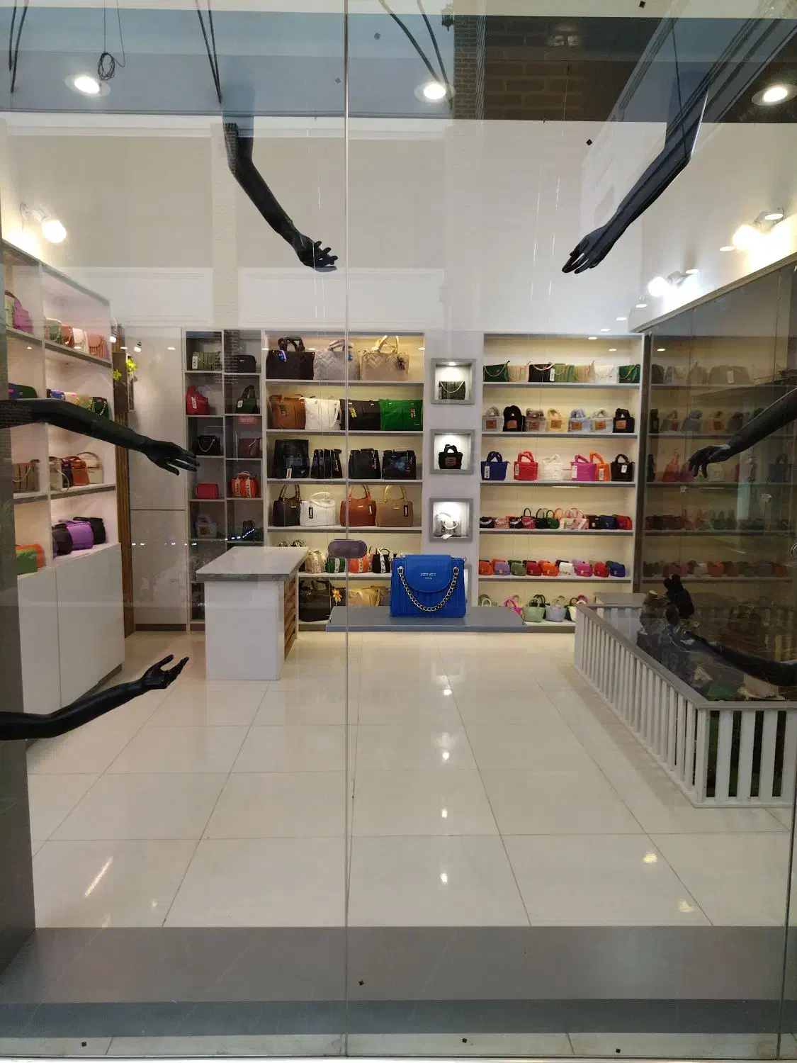 دکور مغازه تمام ام دی اف درجه یک|فروشگاه و مغازه|بهشهر, |دیوار