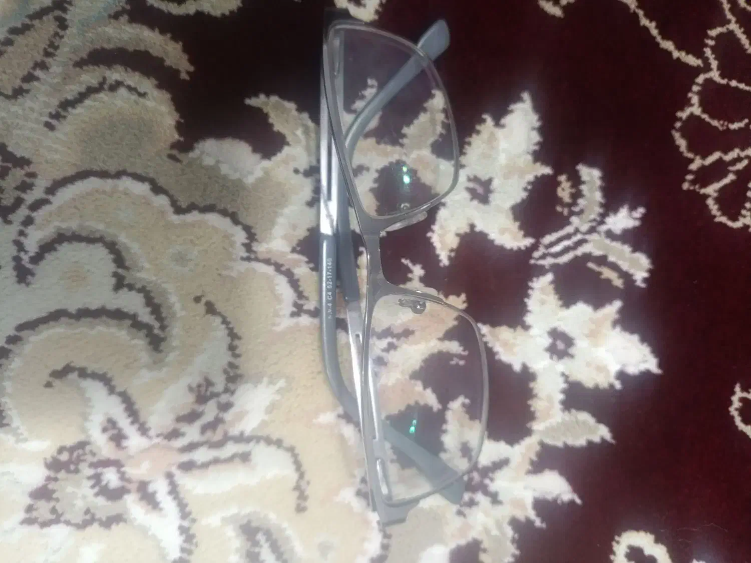 عینک پیداکردم|اشیا|دهگلان, |دیوار