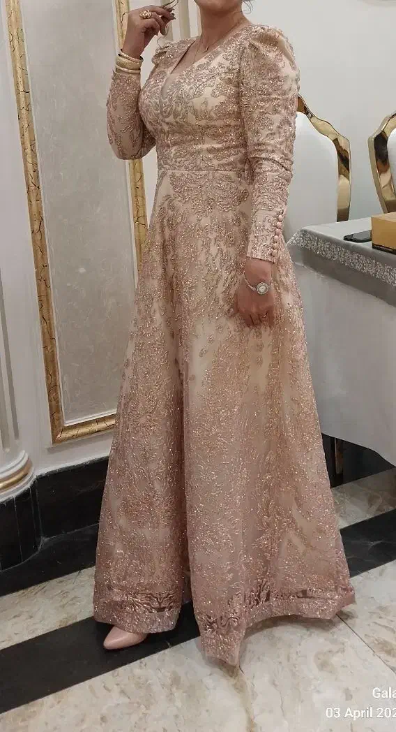 دن مجلسی|لباس|خسروشاه, |دیوار