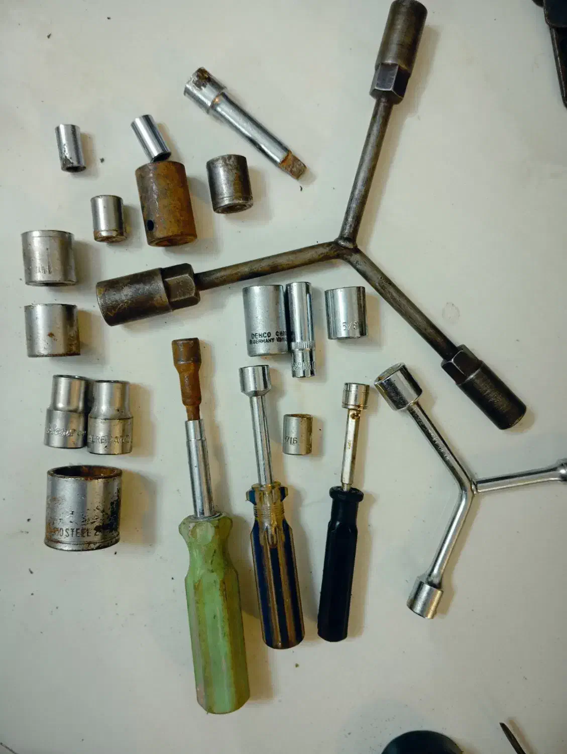 پیچ گوشتی تقه خور و آچار تخت و بکشی و...|ابزارآلات|قم, زاد|دیوار