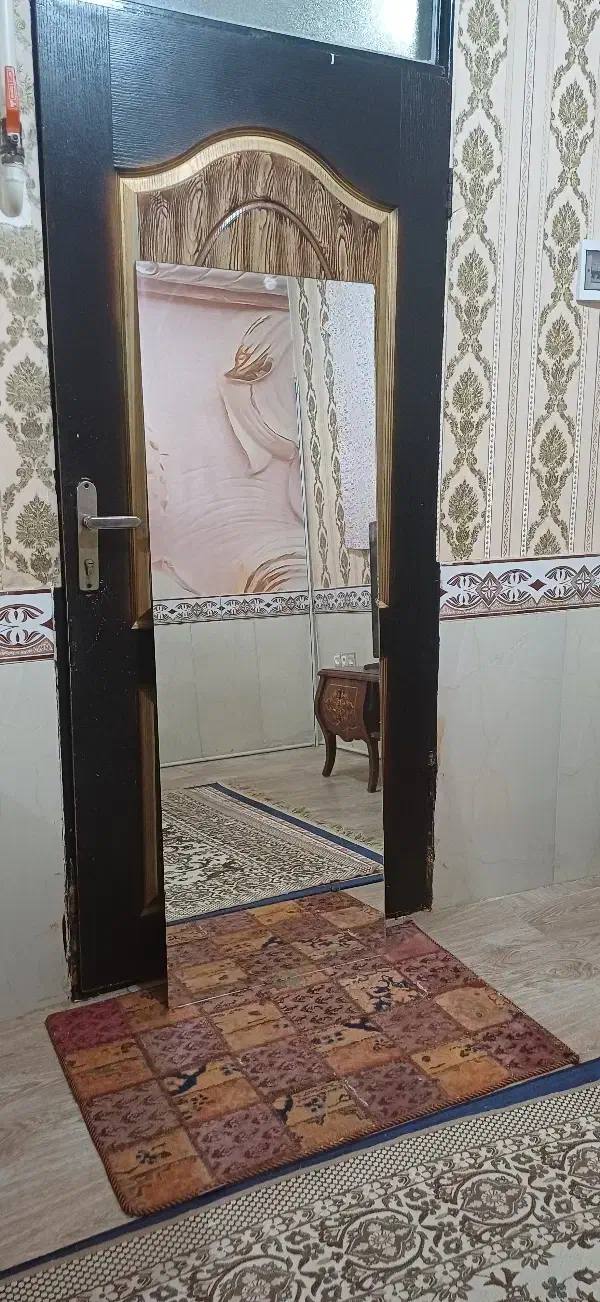 آیینه|آینه|قرچک, زیبا شهر|دیوار