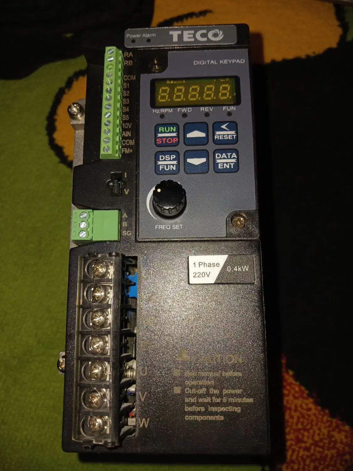 لوازم برق صنعتی اینورتر کنتاکتور رله کلید حرارتی|ماشین‌آلات صنعتی|هشتگرد, هشتگرد قدیم|دیوار