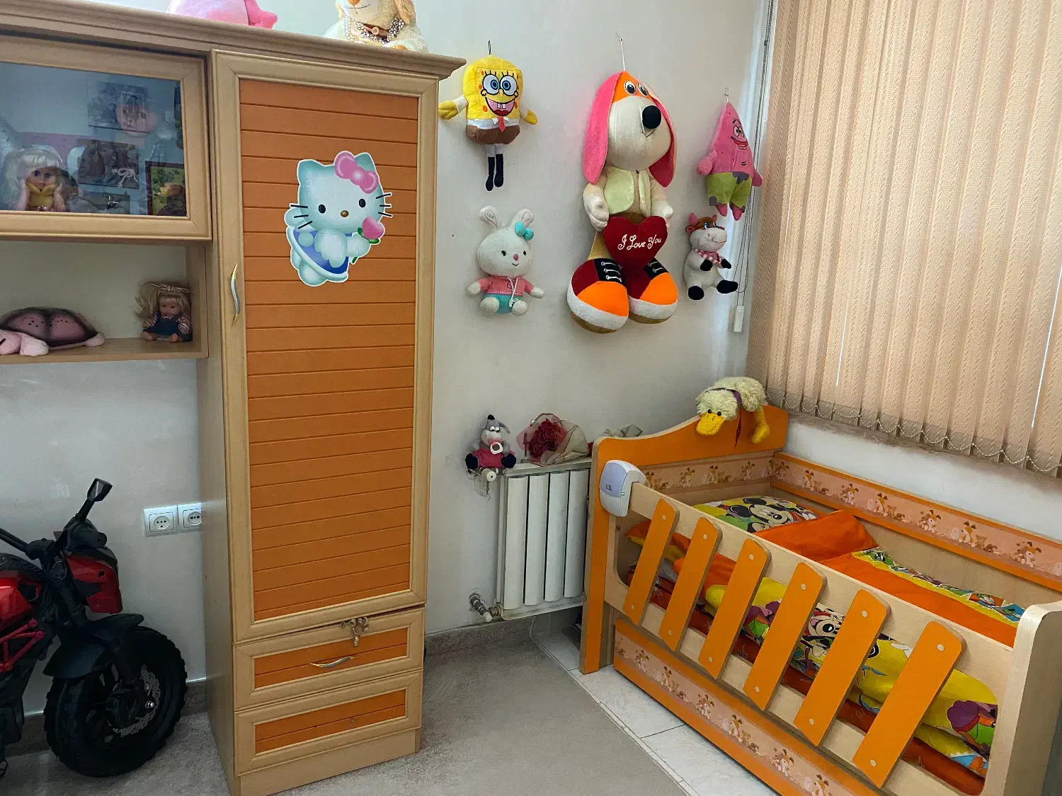 سرویس تخت و کمد نوزادی|تخت و صندلی بچه|بروجرد, |دیوار