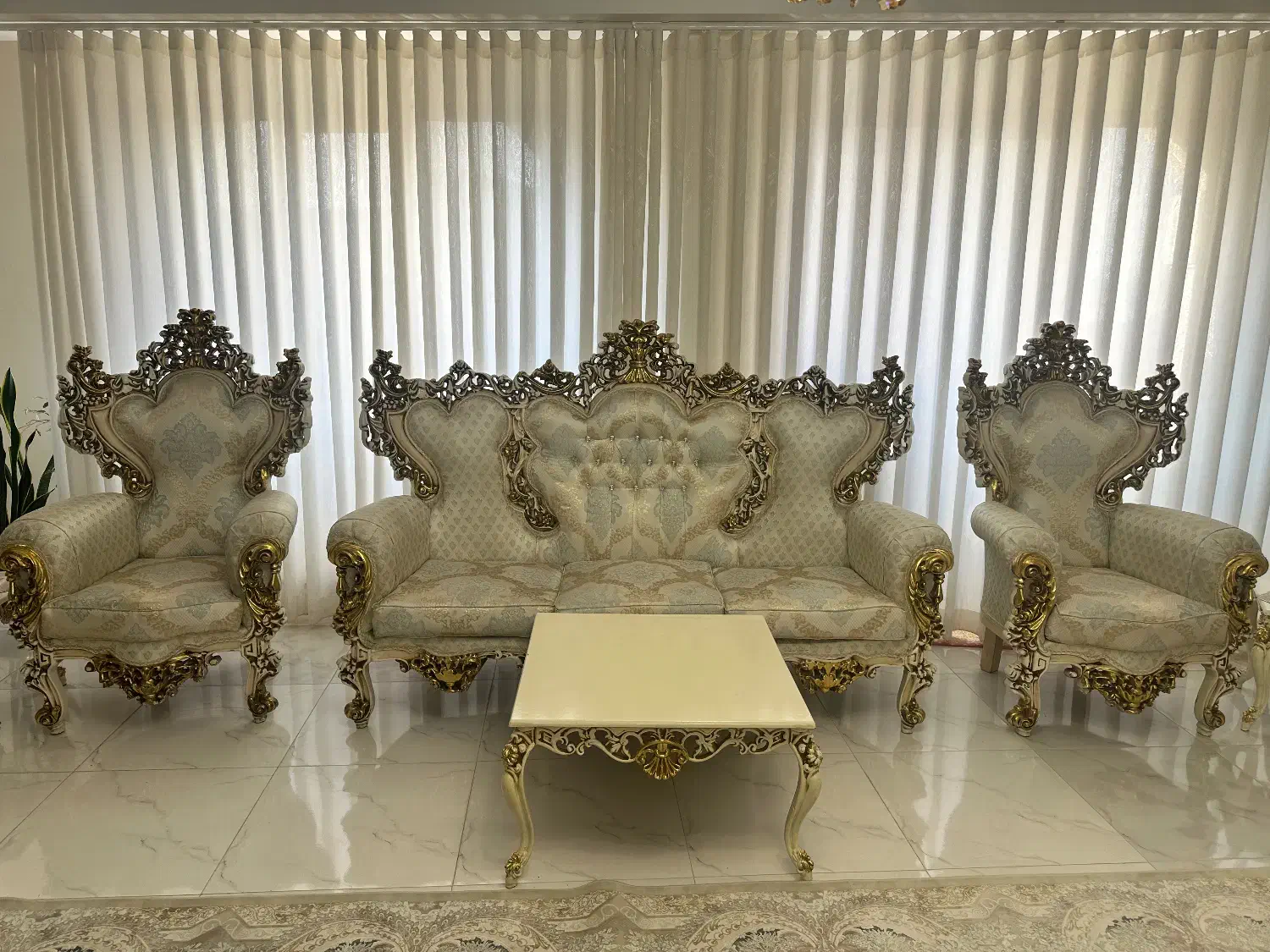 مبل سلطنتی شیک|مبلمان خانگی و میز عسلی|رشت, توشیبا|دیوار