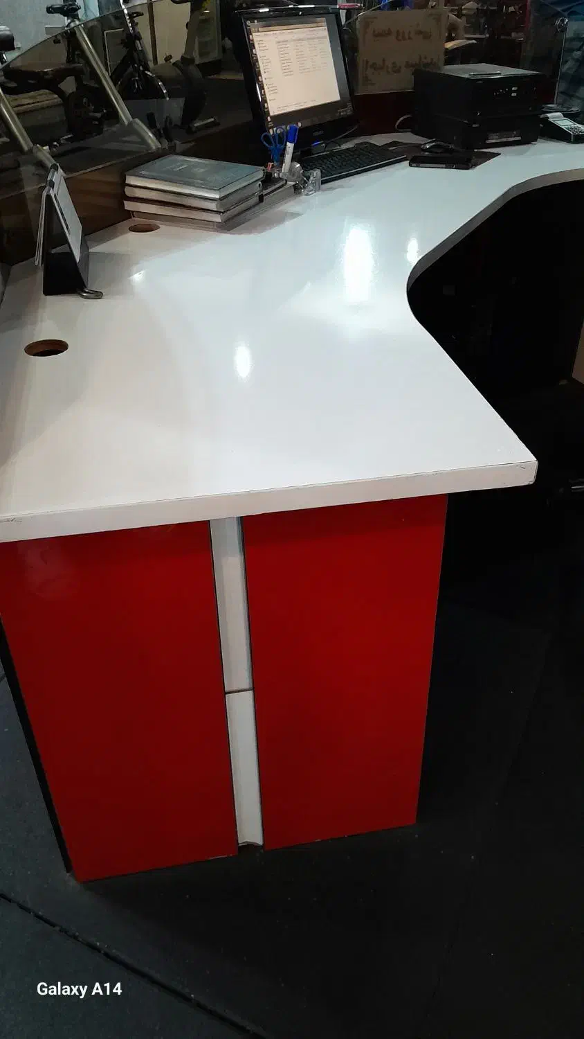 میز منشی|میز تحریر و کامپیوتر|نجف‌آباد, امام خمینی|دیوار