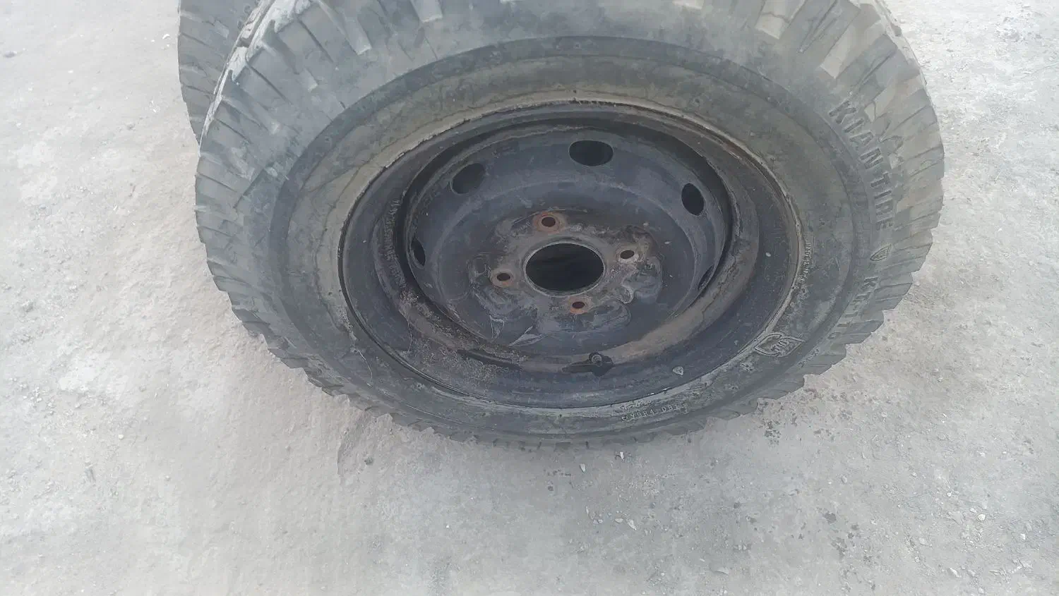 لاستیک یخ شکن 13 پیکان|قطعات یدکی و لوازم جانبی|تهران, شهرک رضویه|دیوار