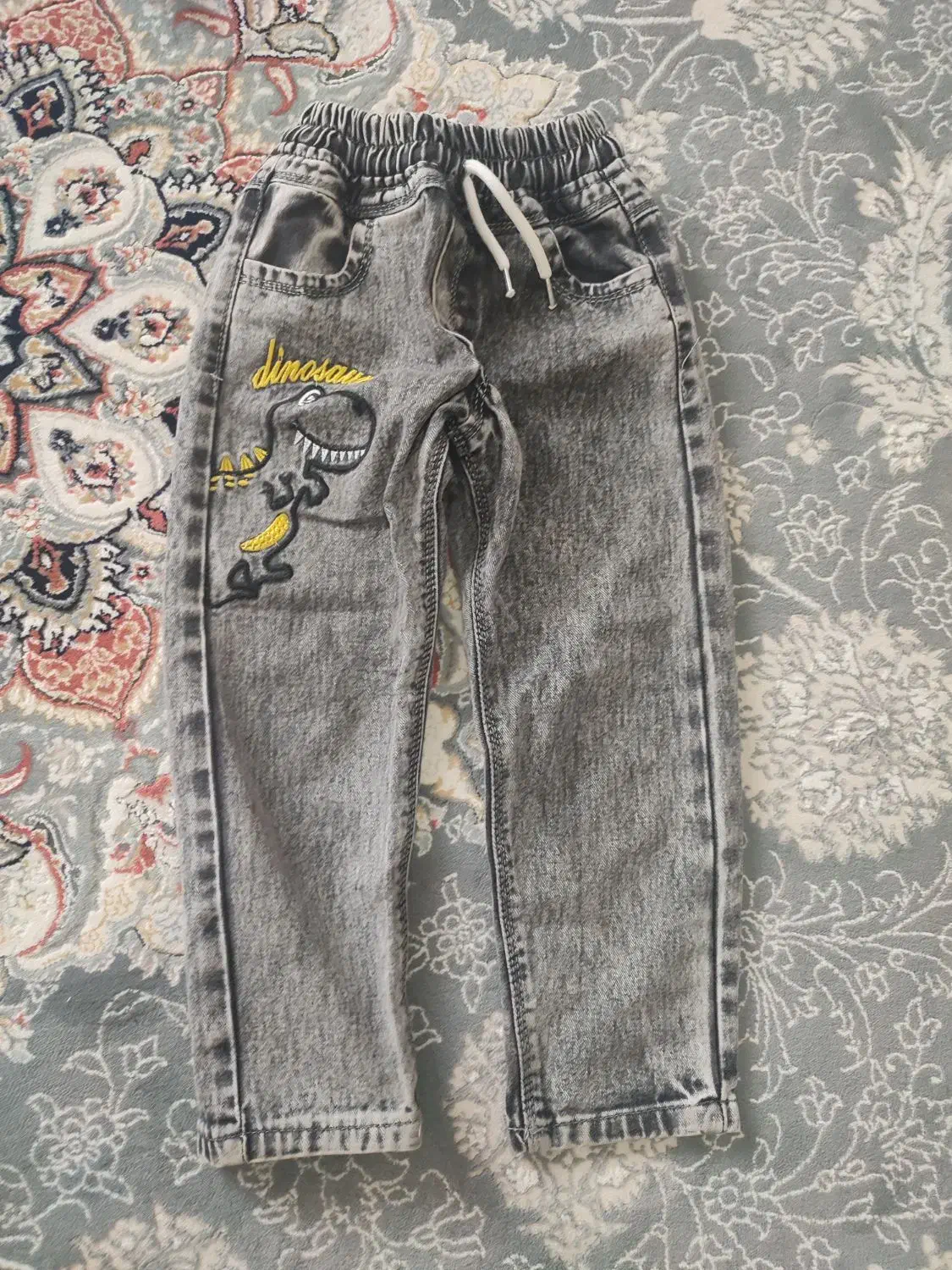 شلوار|لباس|رشت, خرسندی|دیوار