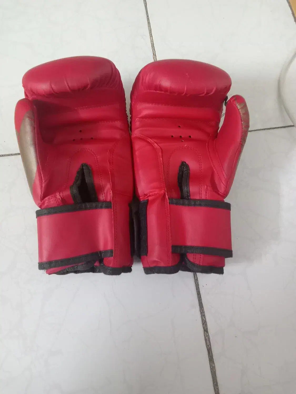 دستکش بوکس سالم در حد|تجهیزات ورزشی|تهران, شهرک صادقیه|دیوار