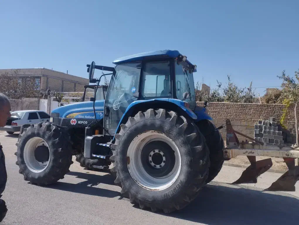 تراکتور نیوهلند|خودرو سنگین|سیاخ دارنگون, |دیوار