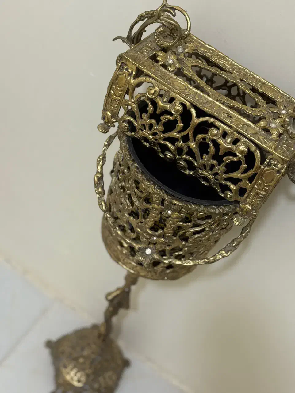 سطل ذباله برنجی نو|کلکسیون اشیاء عتیقه|پرند, فاز ۲|دیوار