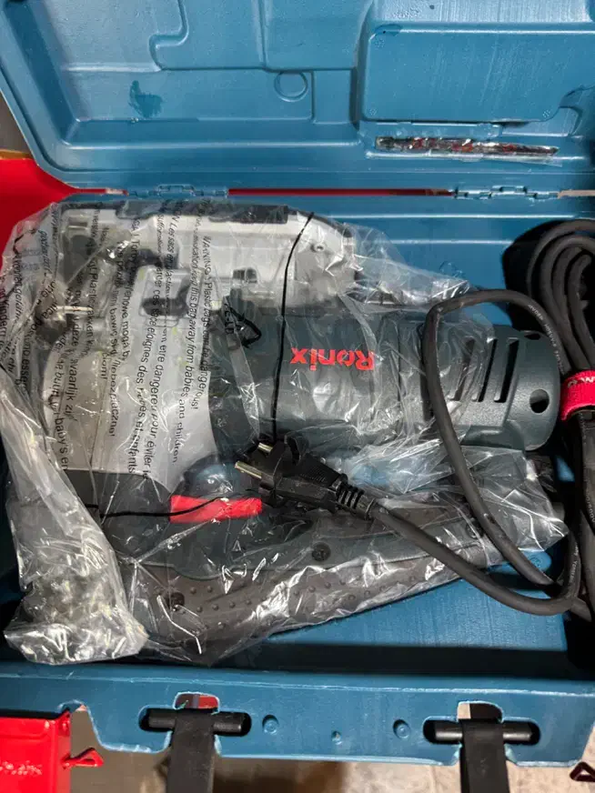 عمود بر رونیکس نو|ابزارآلات|کیش, |دیوار