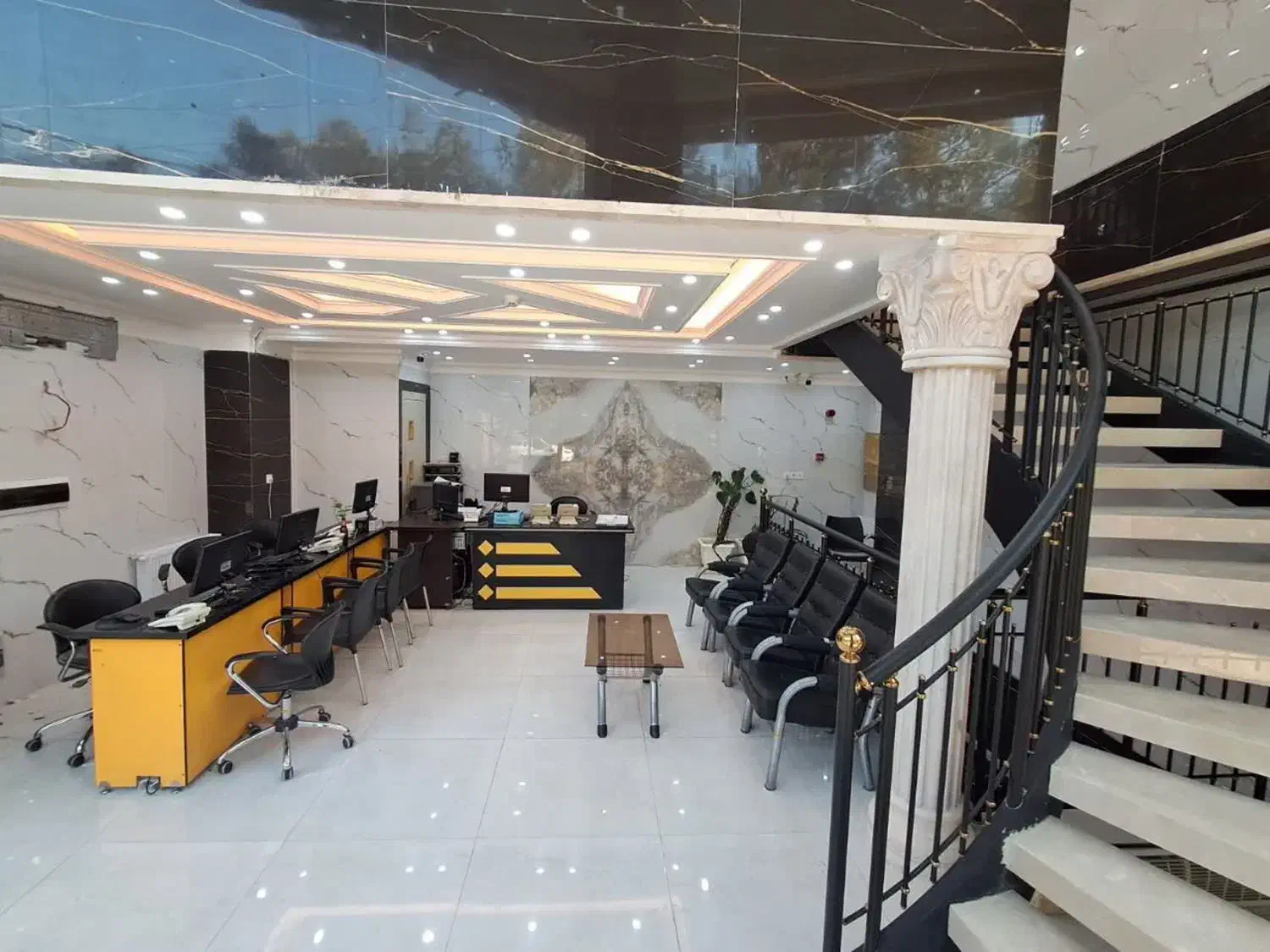 استخدام وآموزش کارشناس فروش املاک|استخدام بازاریابی و فروش|قم, میرزائیه|دیوار