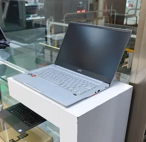 لپتاپ اسلیم و ظریف بسیار سبک با پردازنده قدرتمند|رایانه همراه|تبریز, |دیوار