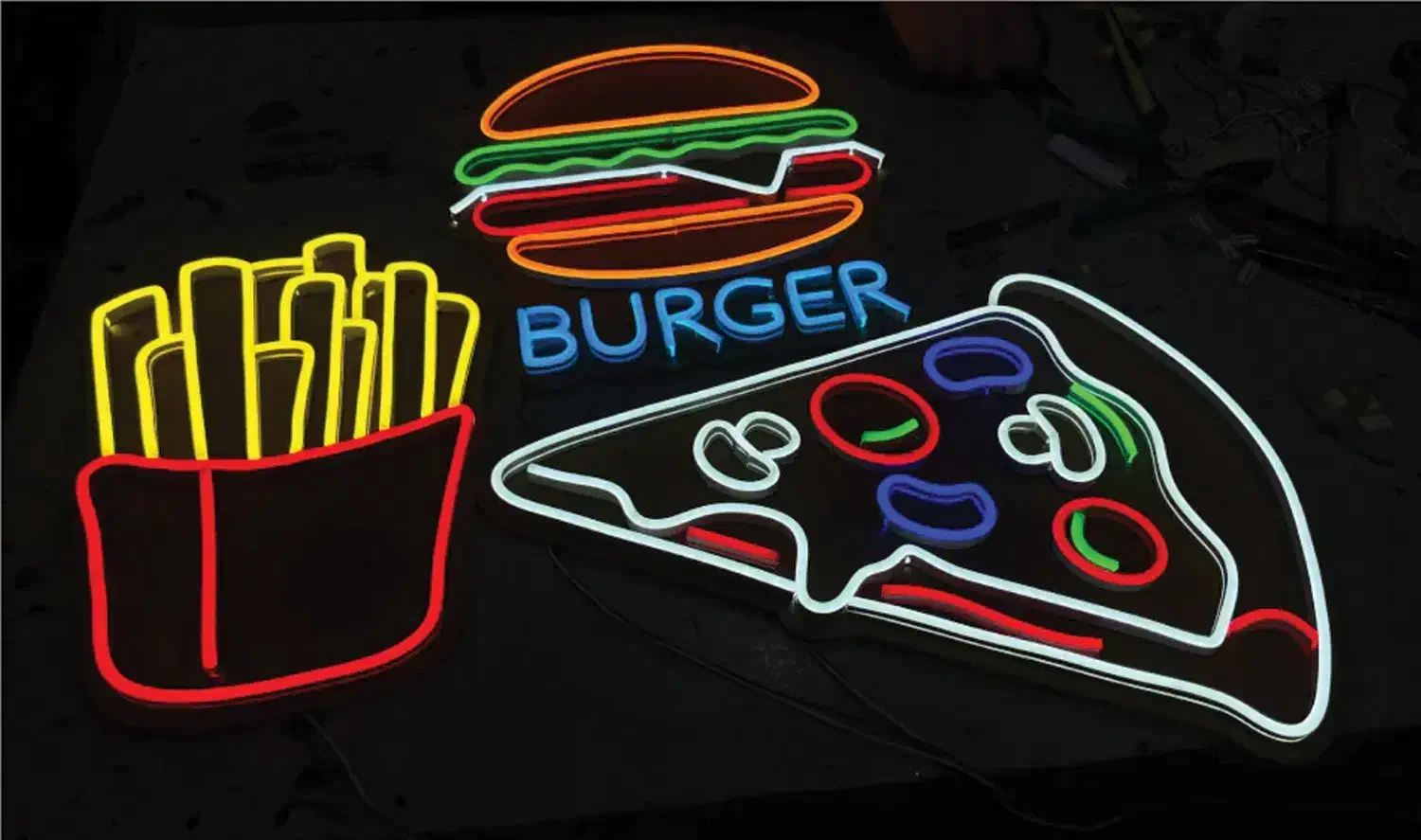 چاپ استیکر (وینیل) متری298 هزار|خدمات پیشه و مهارت|عسلویه, |دیوار