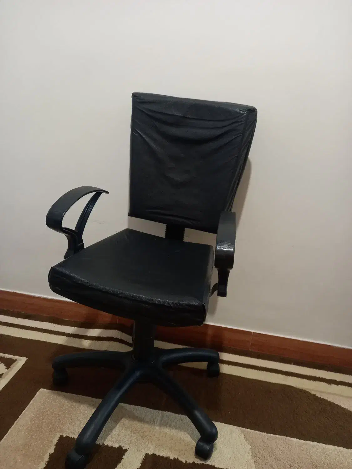 صندلی چرخدار|مبلمان اداری|قرچک, شهرک طلائیه|دیوار