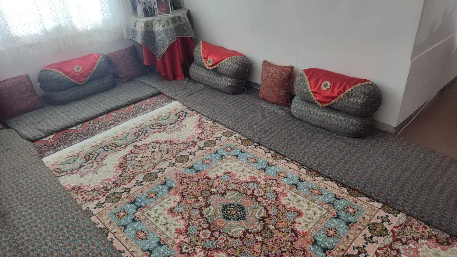 شاه نشین سنتی|رختخواب، بالش، پتو|سنندج, |دیوار