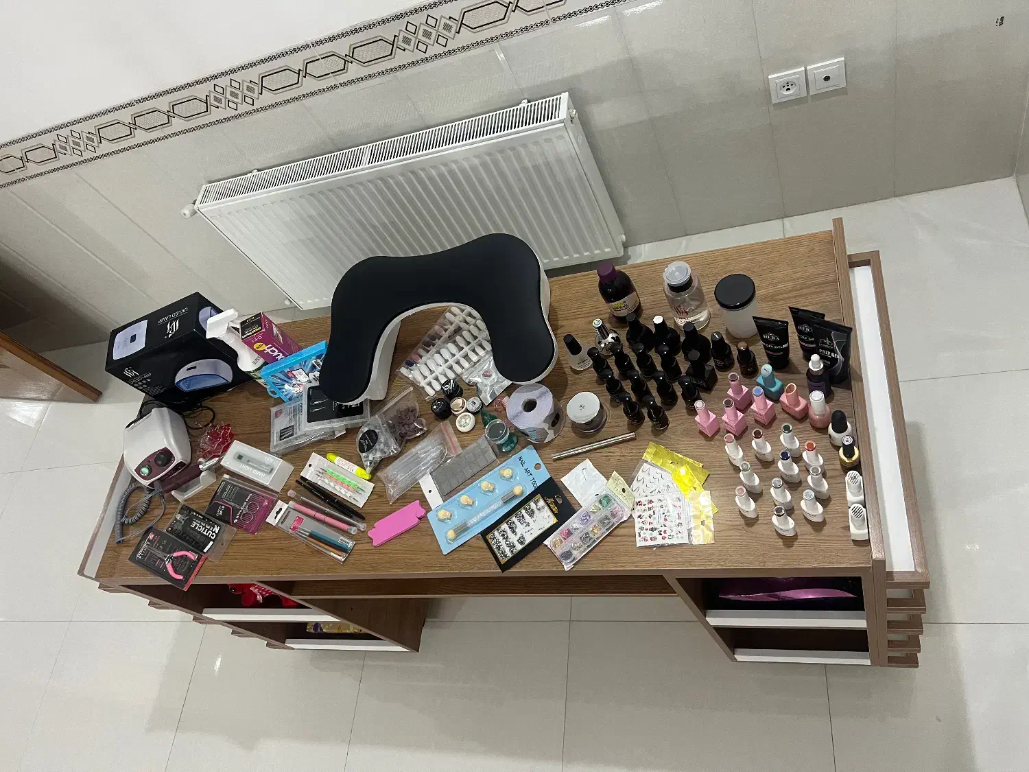 فروش وسایل و میز کاشت ناخن|آرایشگاه و سالن‌های زیبایی|یزد, |دیوار