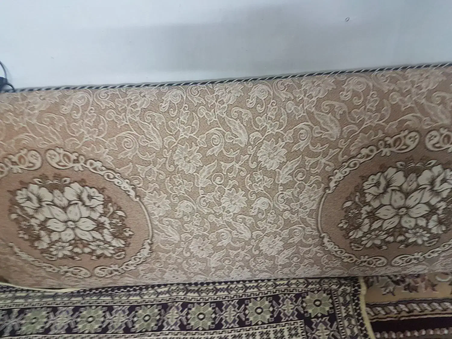 سه عدد پشتی  بزرگ‌|پشتی|دزفول, |دیوار