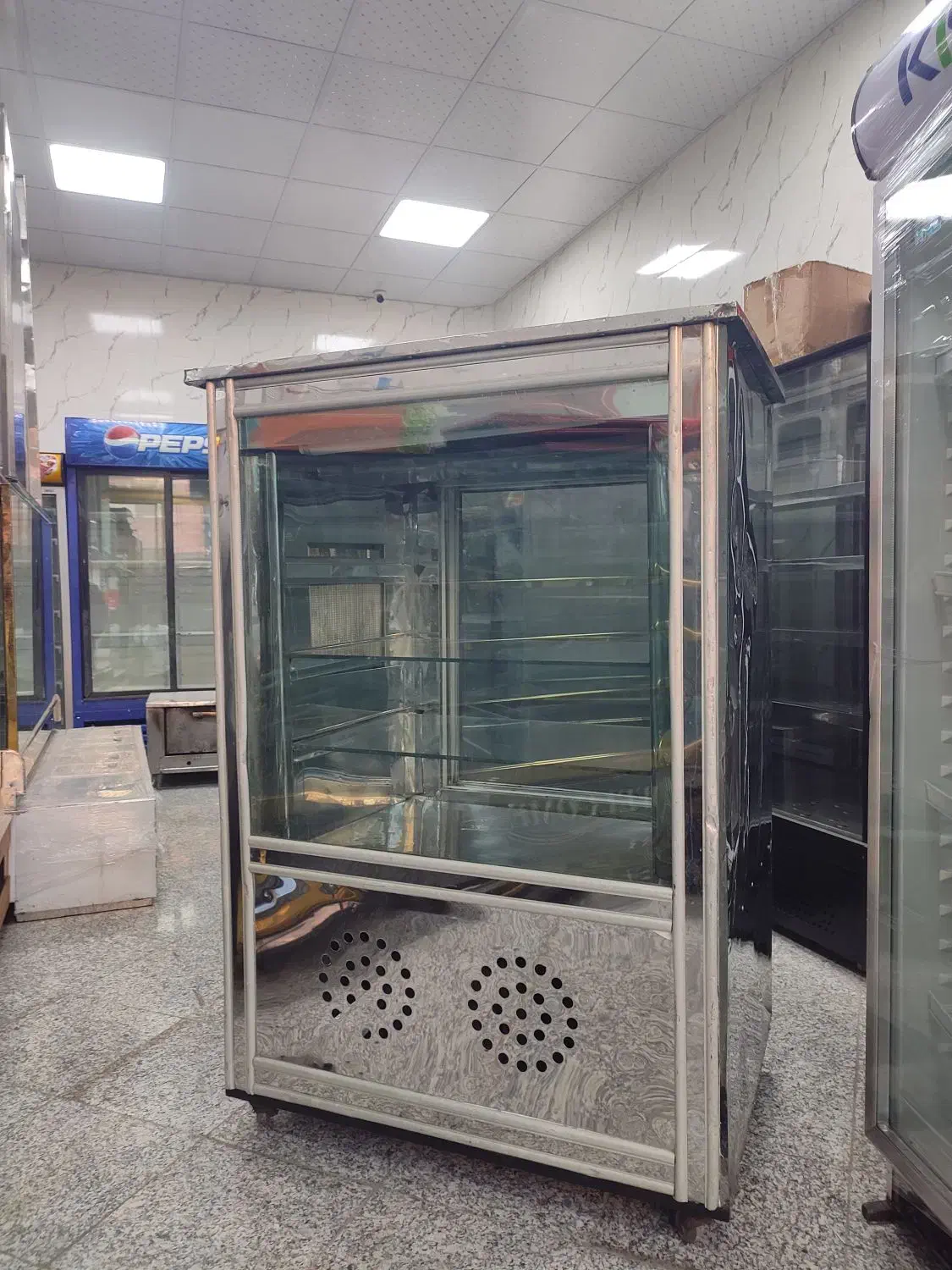 یخچال مکعبی ویترینی یک متری در حد نو|فروشگاه و مغازه|نسیمشهر, |دیوار