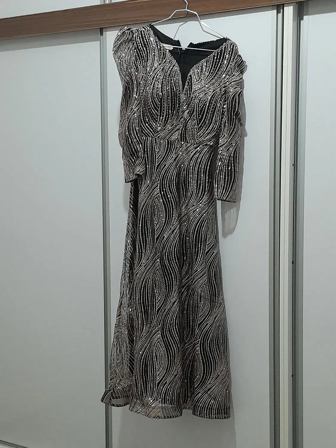 لباس مجلسی|لباس|رباط‌کریم, نصیرشهر|دیوار