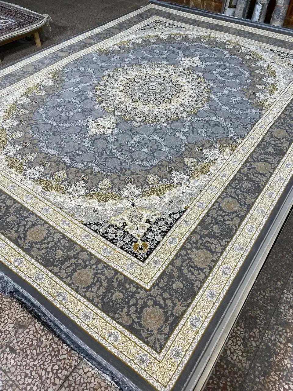 فرش ماشینی هنر ایرانی روی زمین|فرش|کرمان, |دیوار