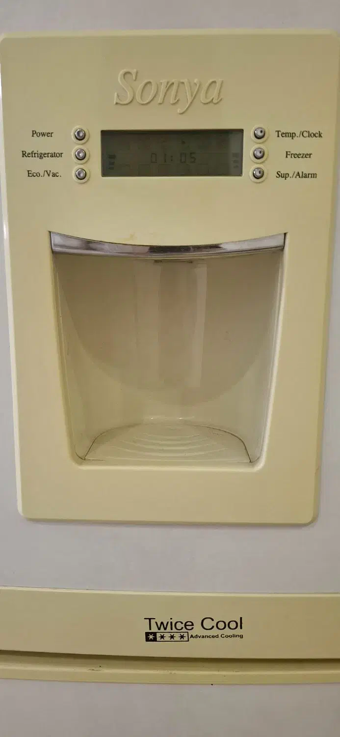 یخچال پهن با یک عدد میز|یخچال و فریزر|رباطکریم, کیکاور|دیوار