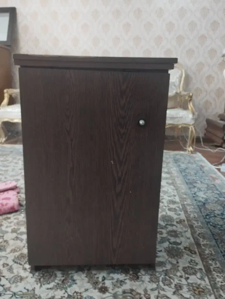 دراور چوبی قهوه‌ای و میز چرخ خیاطی|جاکفشی، کمد، دراور|تهران, ستارخان|دیوار
