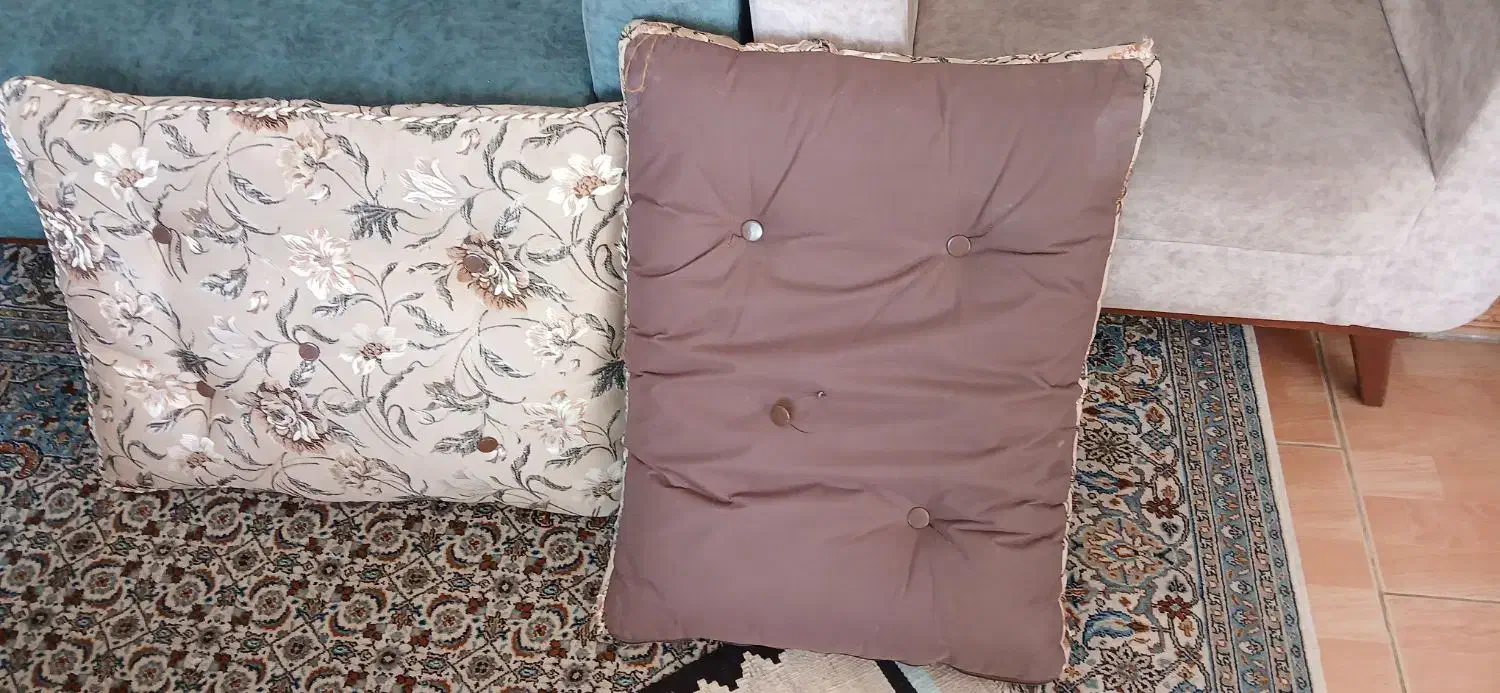 پشتی ۱جفت سنگین توپر وسالم طرح گل|پشتی|شیراز, لاله|دیوار