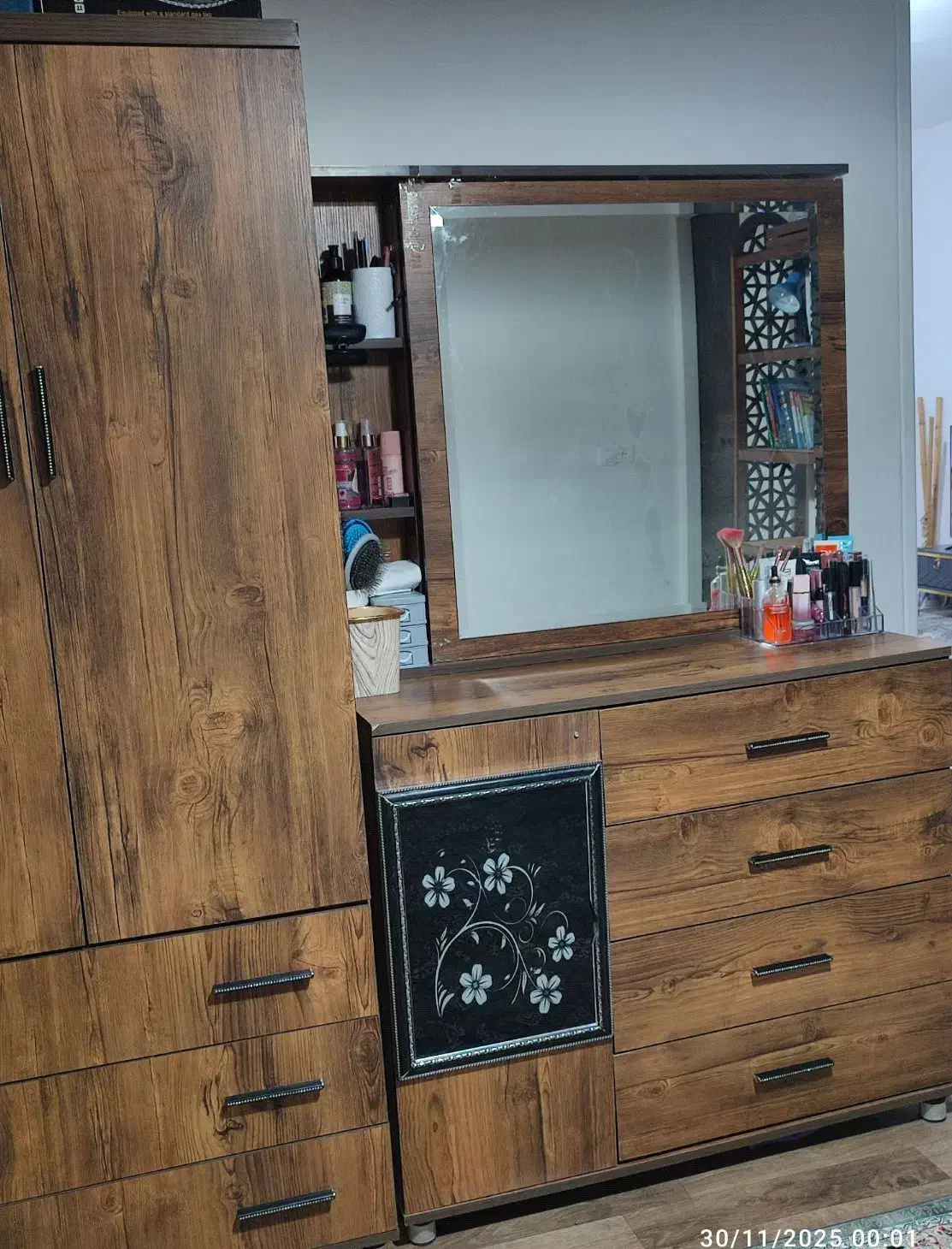 کمد دراور ام دی آف کاملا نو|جاکفشی، کمد، دراور|قدس, شهرقدس|دیوار