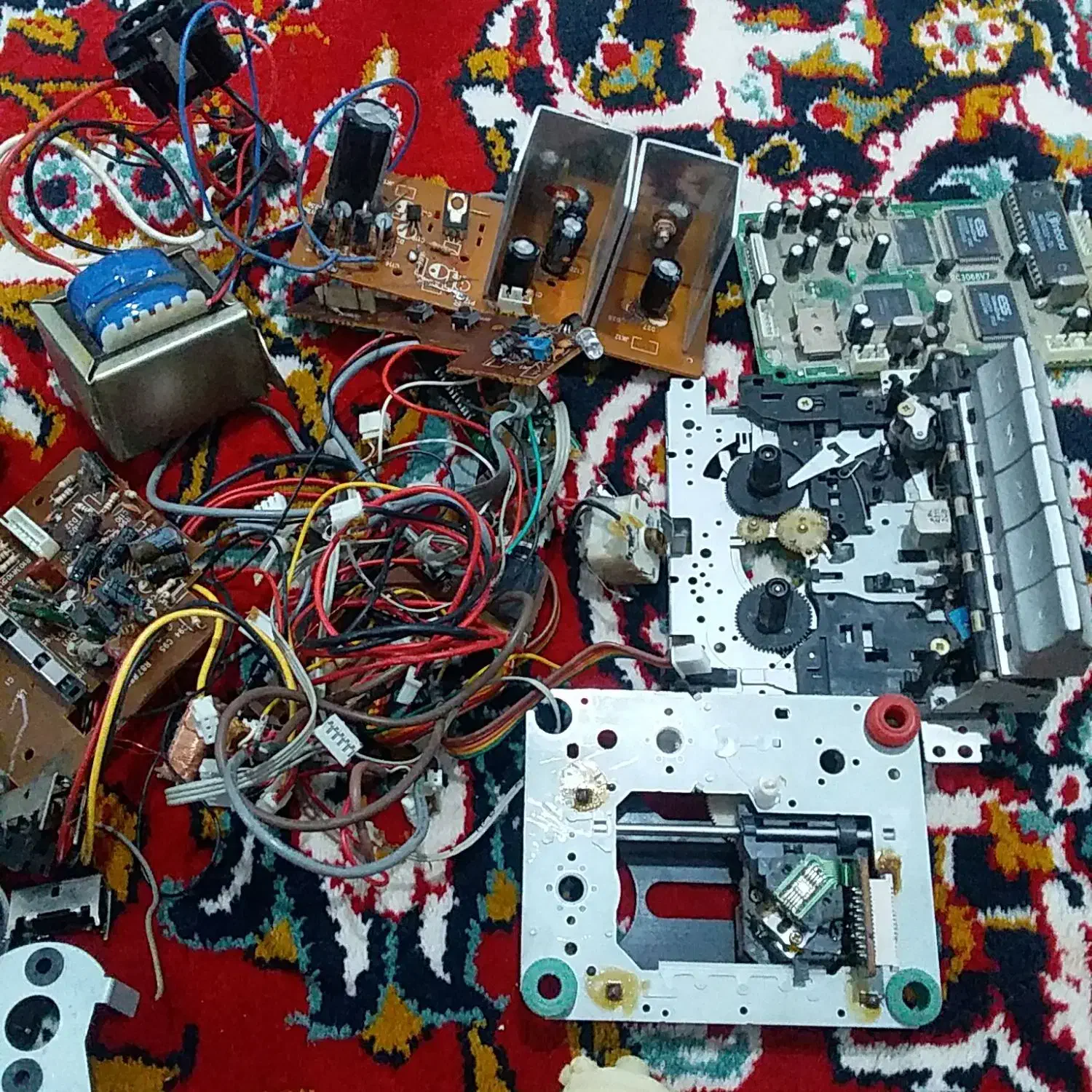 تعدادی قطعه|قطعات و لوازم جانبی رایانه|ماهیدشت, |دیوار