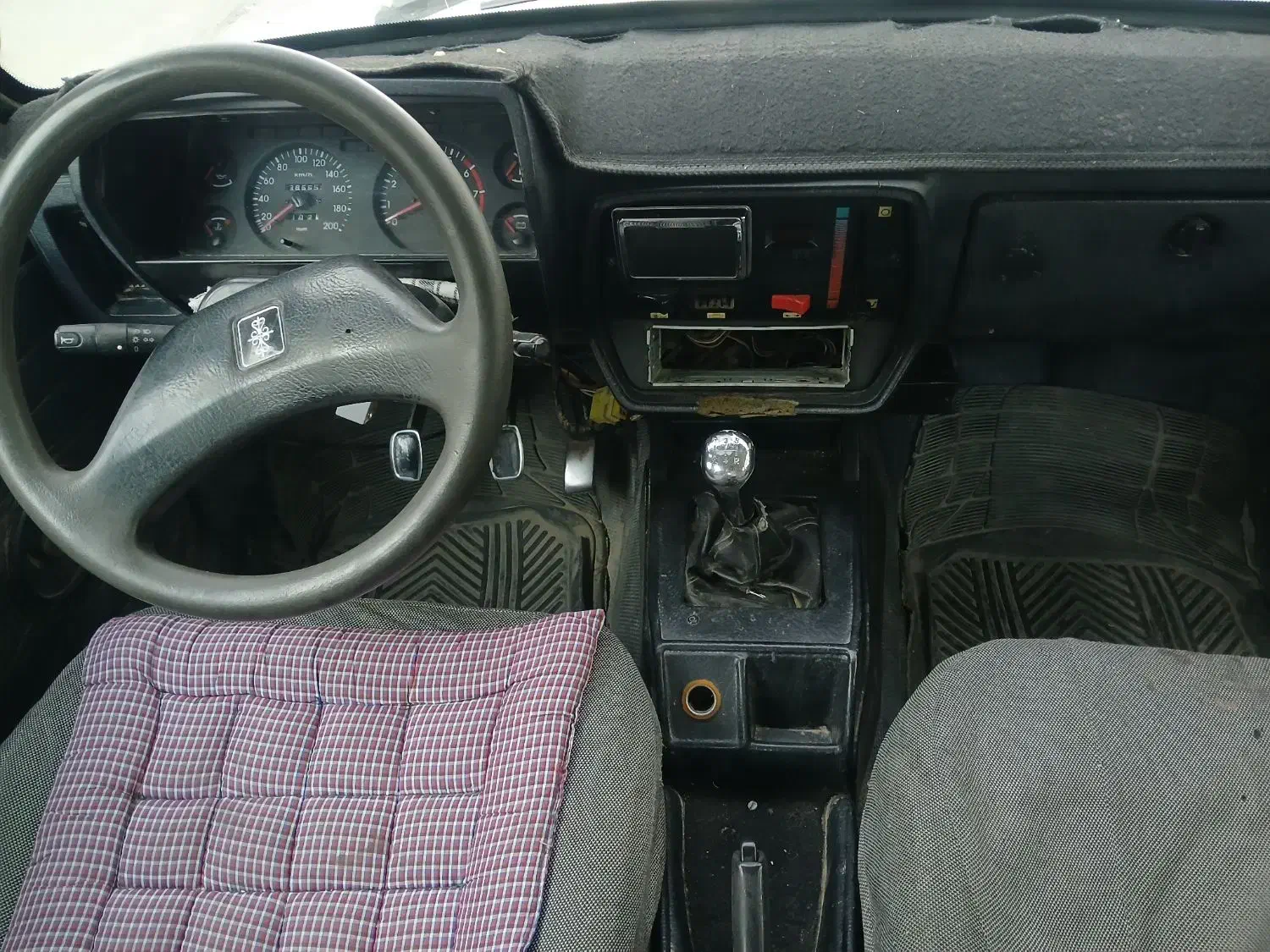 پیکان ۸۲ سفید|خودرو سواری و وانت|اراک, |دیوار