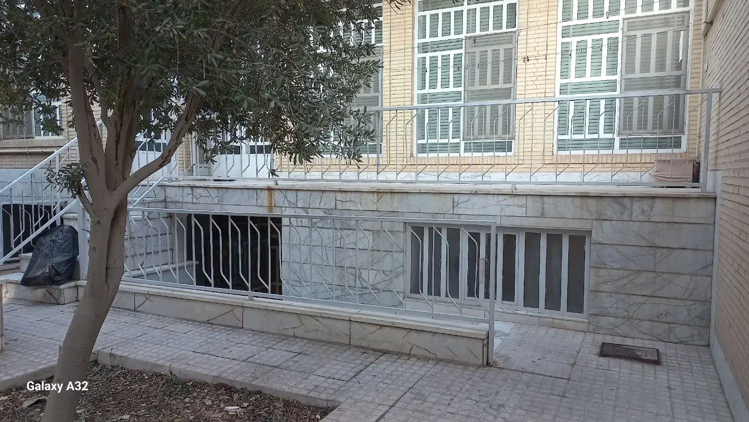 رهن واجاره زیر زمین شیک و موقعیت خوب|اجارهٔ خانه و ویلا|یزد, |دیوار