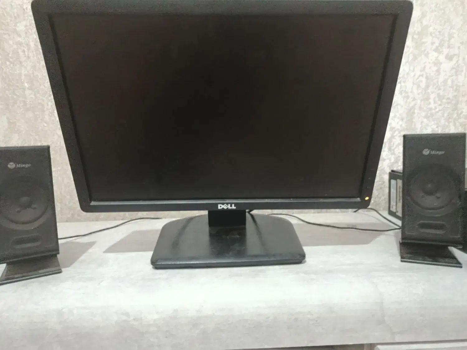 یک عدد مانیتور به همراه دو عدد باند.19اینچ سالم|رایانه رومیزی|بندرعباس, |دیوار