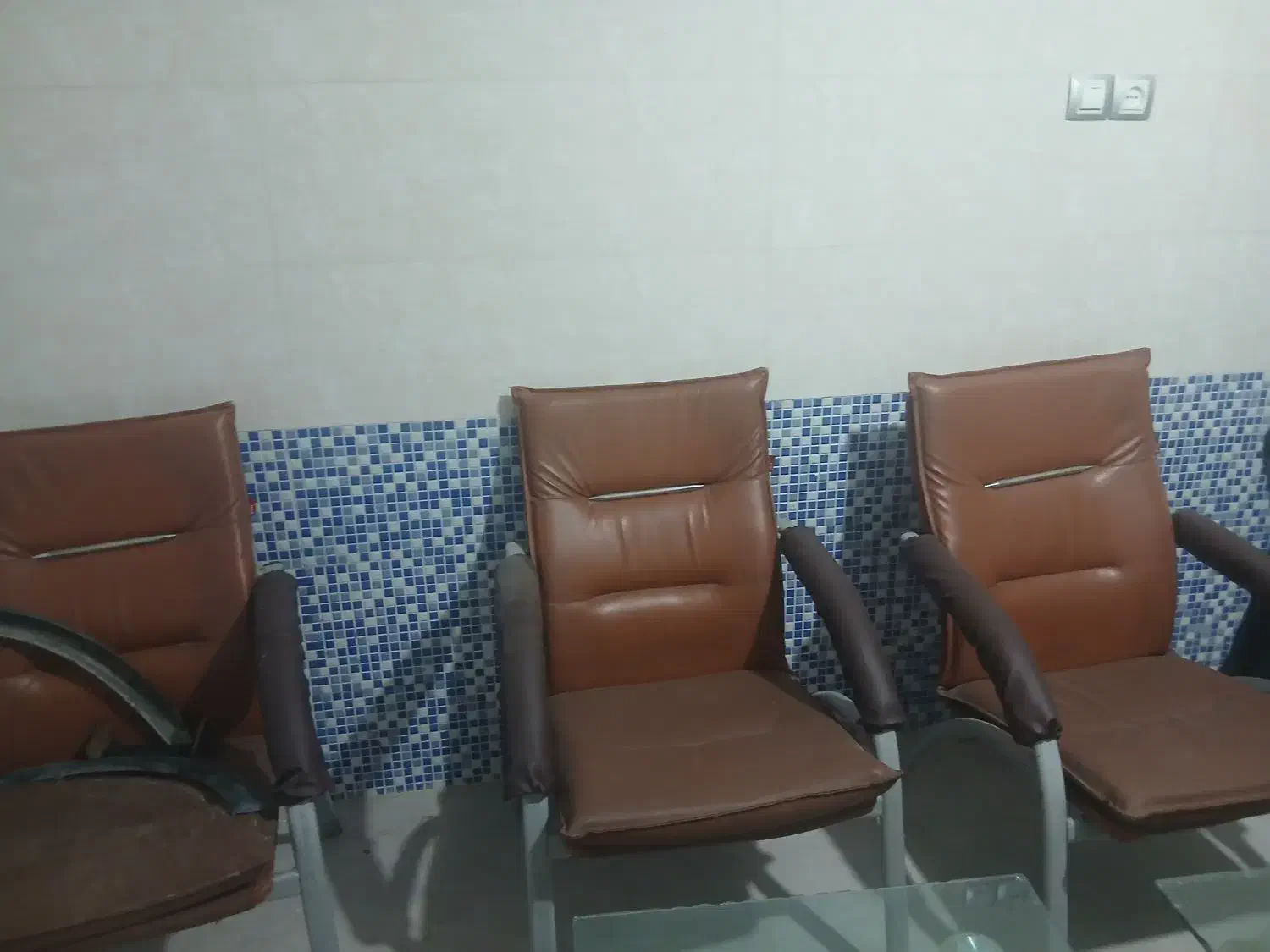 صندلی و میز|مبلمان اداری|خمینی‌شهر, |دیوار