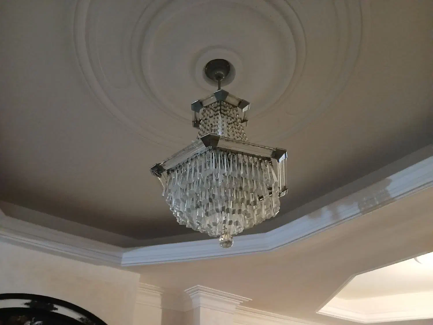 لوستر و میز ناهارخوری و ۴تا صندلی|میز و صندلی غذاخوری|لاهیجان, مهرگان|دیوار