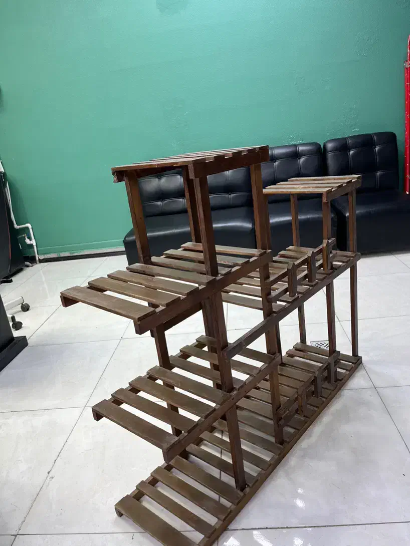 استند چوبی|گل و گیاه طبیعی|شاهین‌شهر, خانه کارگر|دیوار