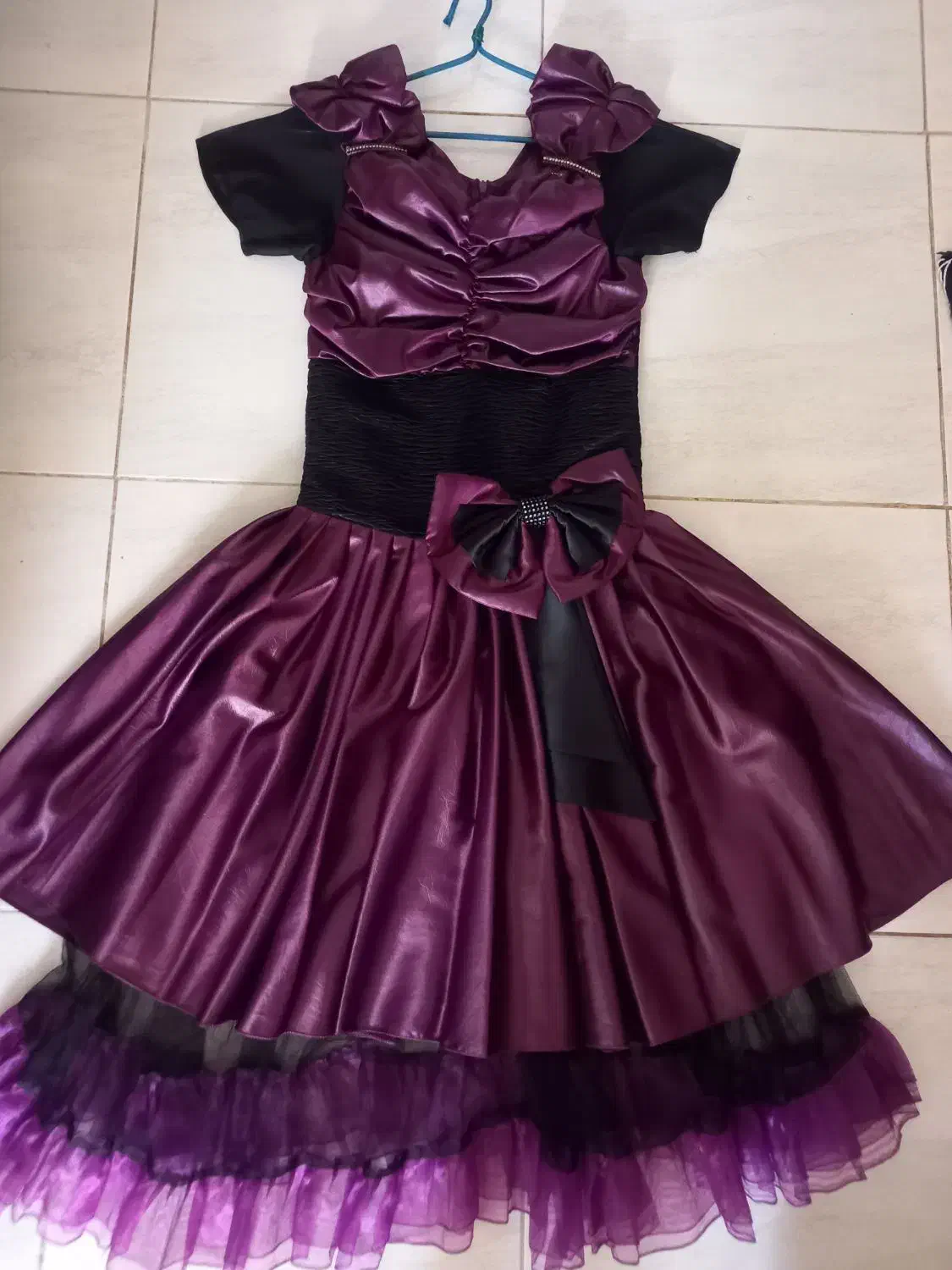 پیراهن نو سایز ۲ جنس ساتن و تور.تخفیفم داره|لباس|فومن, |دیوار