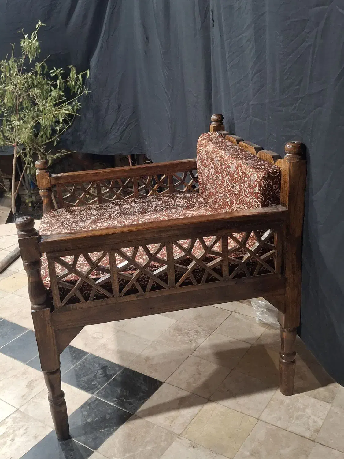 صندلی چوبی با تشک (نو)|صندلی و نیمکت|تفت, |دیوار