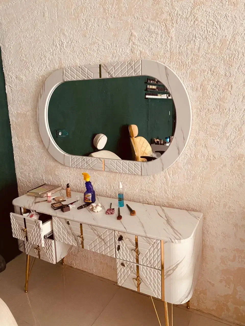 لوازم آرایشگاه|آرایشگاه و سالن‌های زیبایی|دشمن زیاری, |دیوار