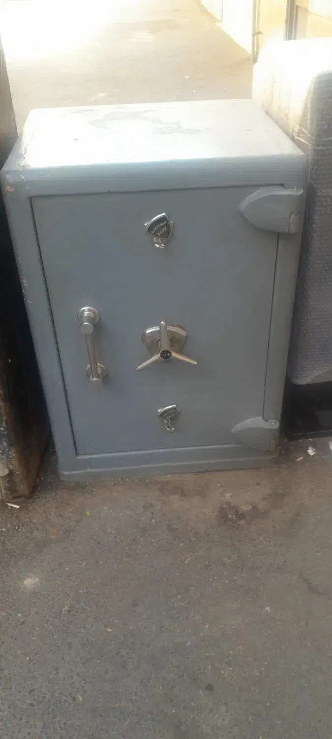 یک گاوصندوق نسوز   واقعا ضد دیلم وضد بازگشایی|ابزارآلات|فردیس, شهرک شهید حسینی|دیوار