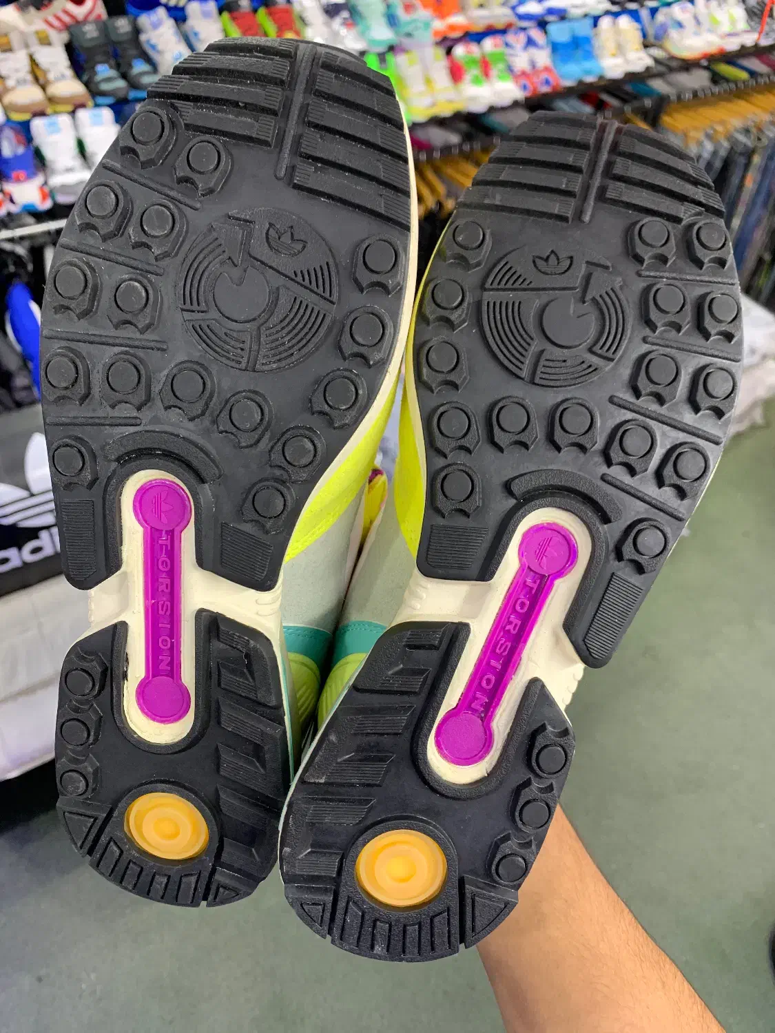 کتونی zx|کیف، کفش، کمربند|بومهن, |دیوار