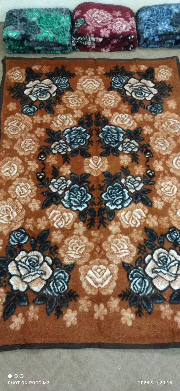 ۵۰ عدد پتو پشمی گلدار|رختخواب، بالش، پتو|اردبیل, |دیوار