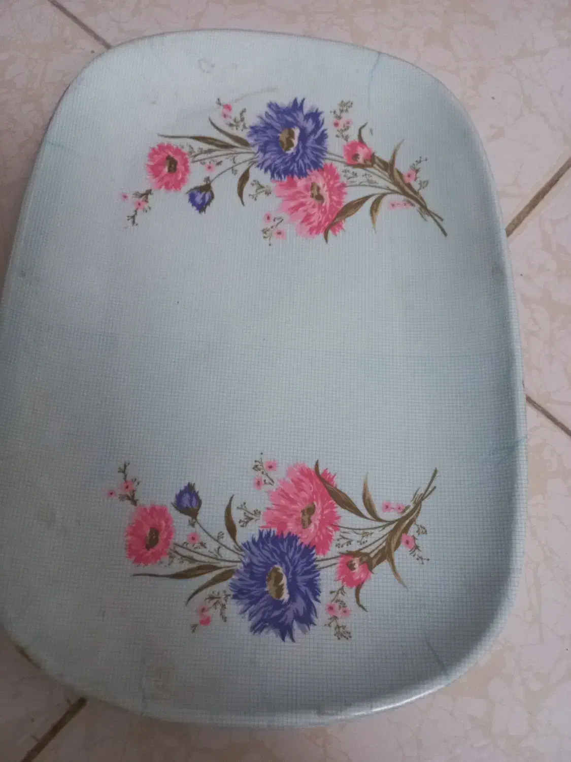 تعدادی ظرف|ظروف سرو و پذیرایی|ملایر, |دیوار