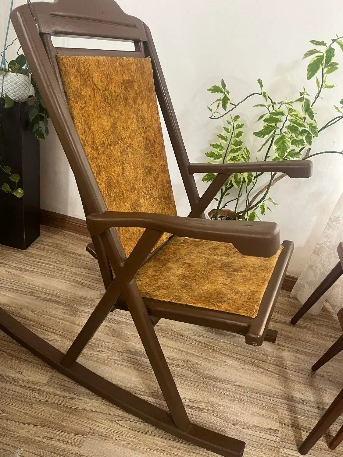 راک چوبی|صندلی و نیمکت|لاهیجان, گلستان|دیوار