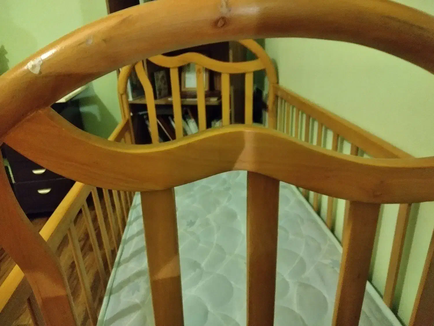 تخت کودک تمام چوب با تشک خوشخواب|تخت و صندلی بچه|آبادان, |دیوار