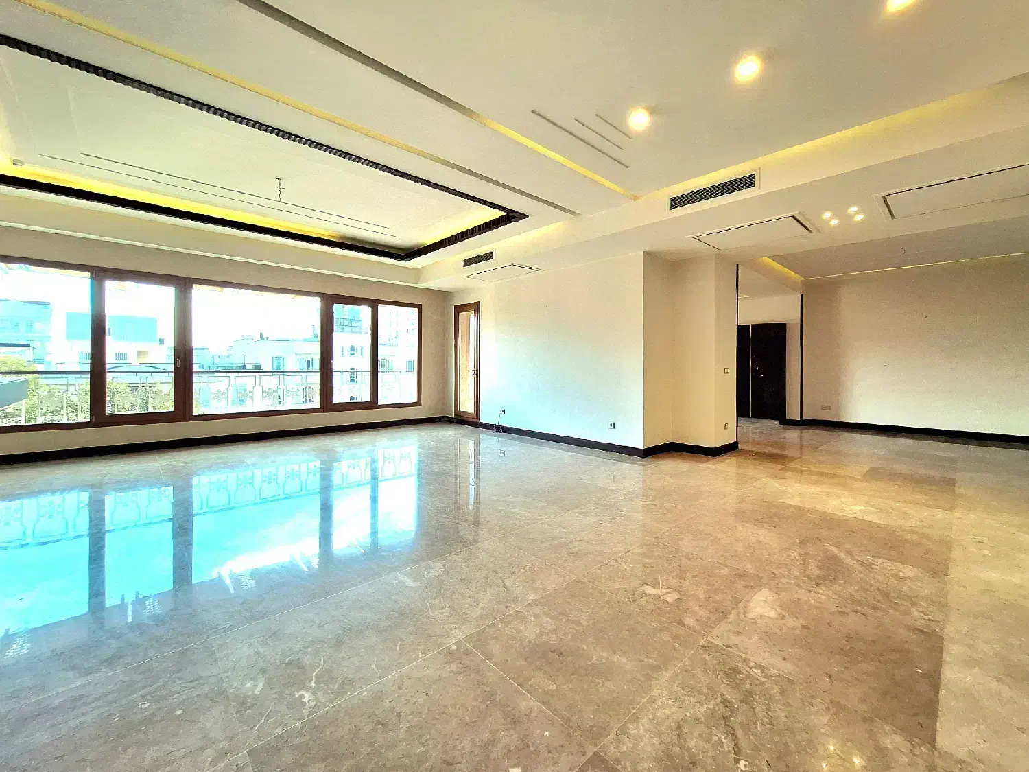 ۲۰۰ متر ۳ خواب فول امکانات لوکس/ ۲ پارکینگ سندی