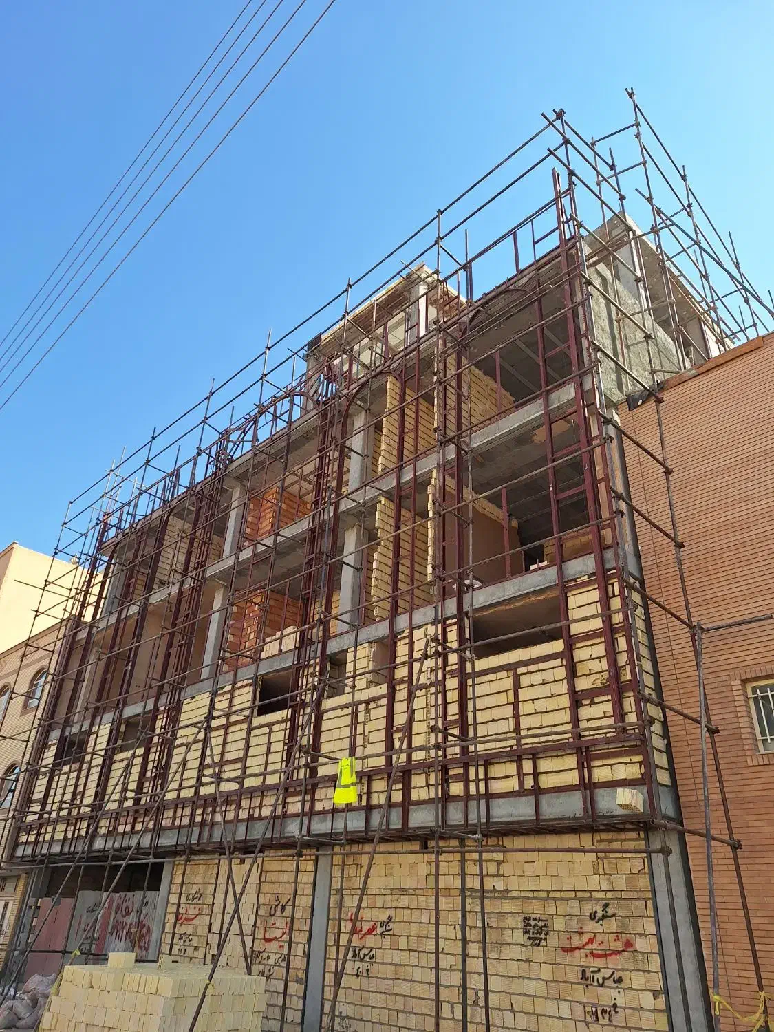 نیازمند 3 نفر کارگر جوشکار|استخدام صنعتی، فنی، مهندسی|شاهین‌شهر, فردوسی|دیوار