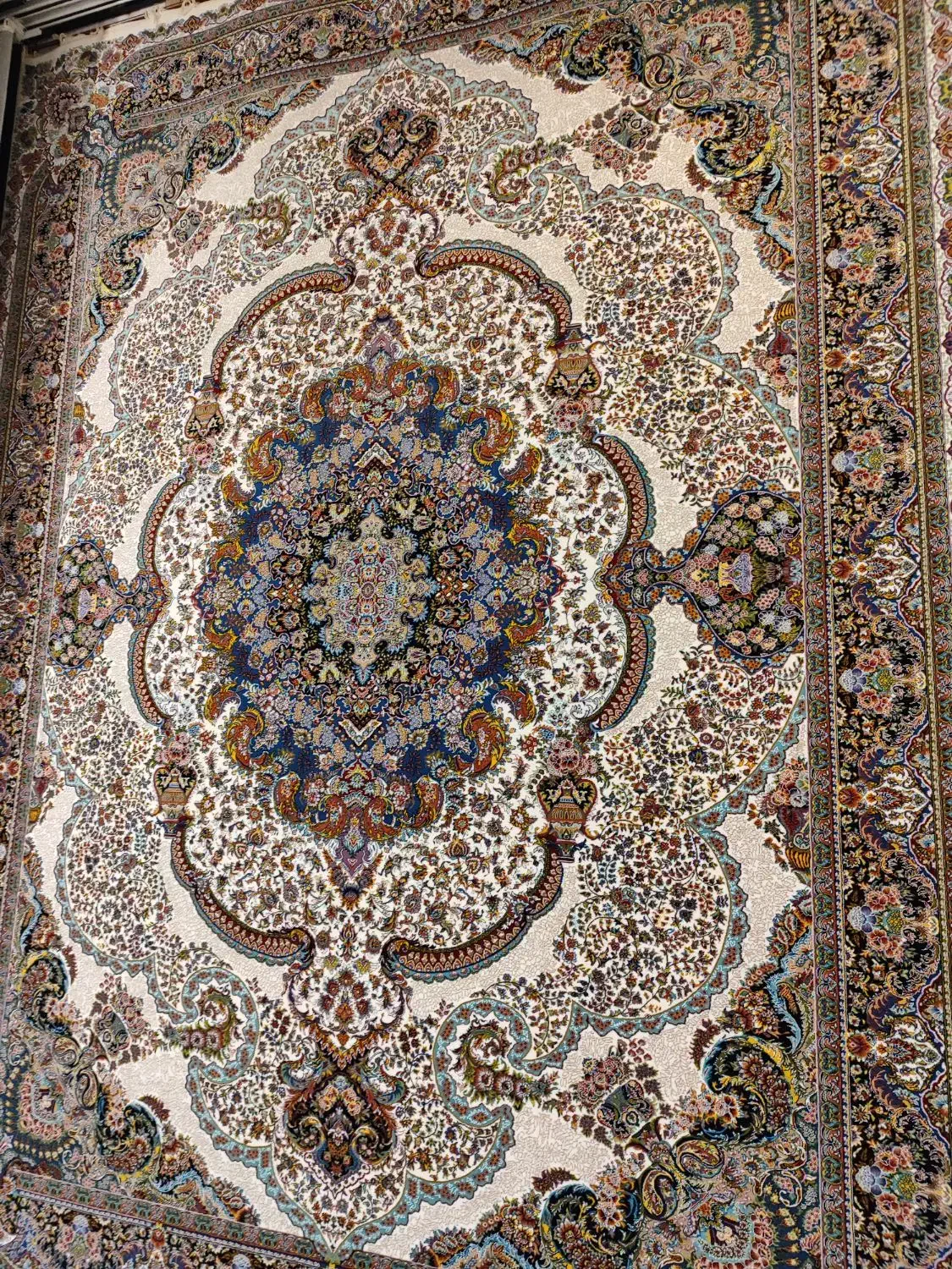 فرش تک|فرش|نیشابور, دارایی|دیوار