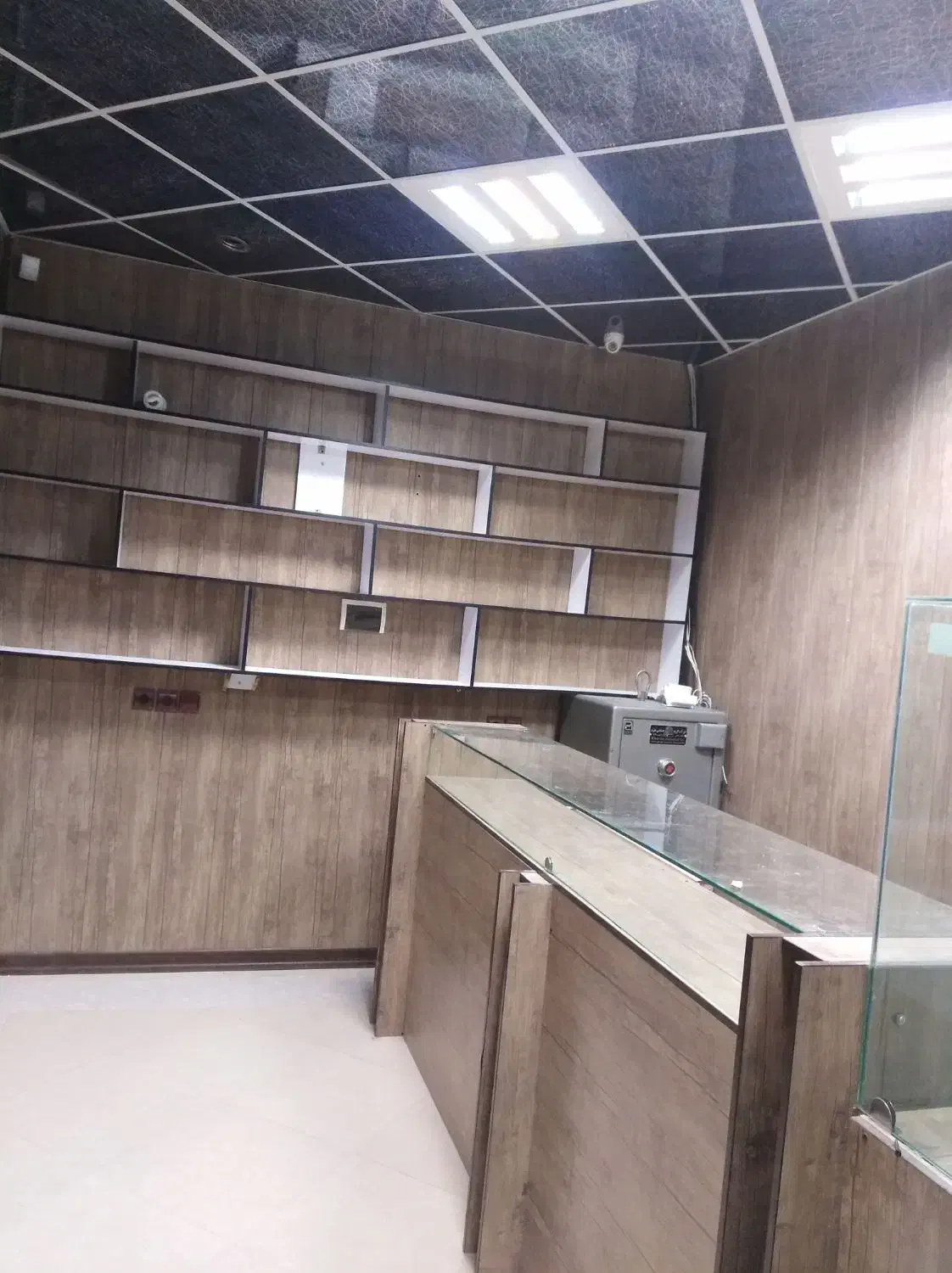 فروش یک باب مغازه واقع در پاساژ طلا|فروش مغازه و غرفه|بافت, |دیوار