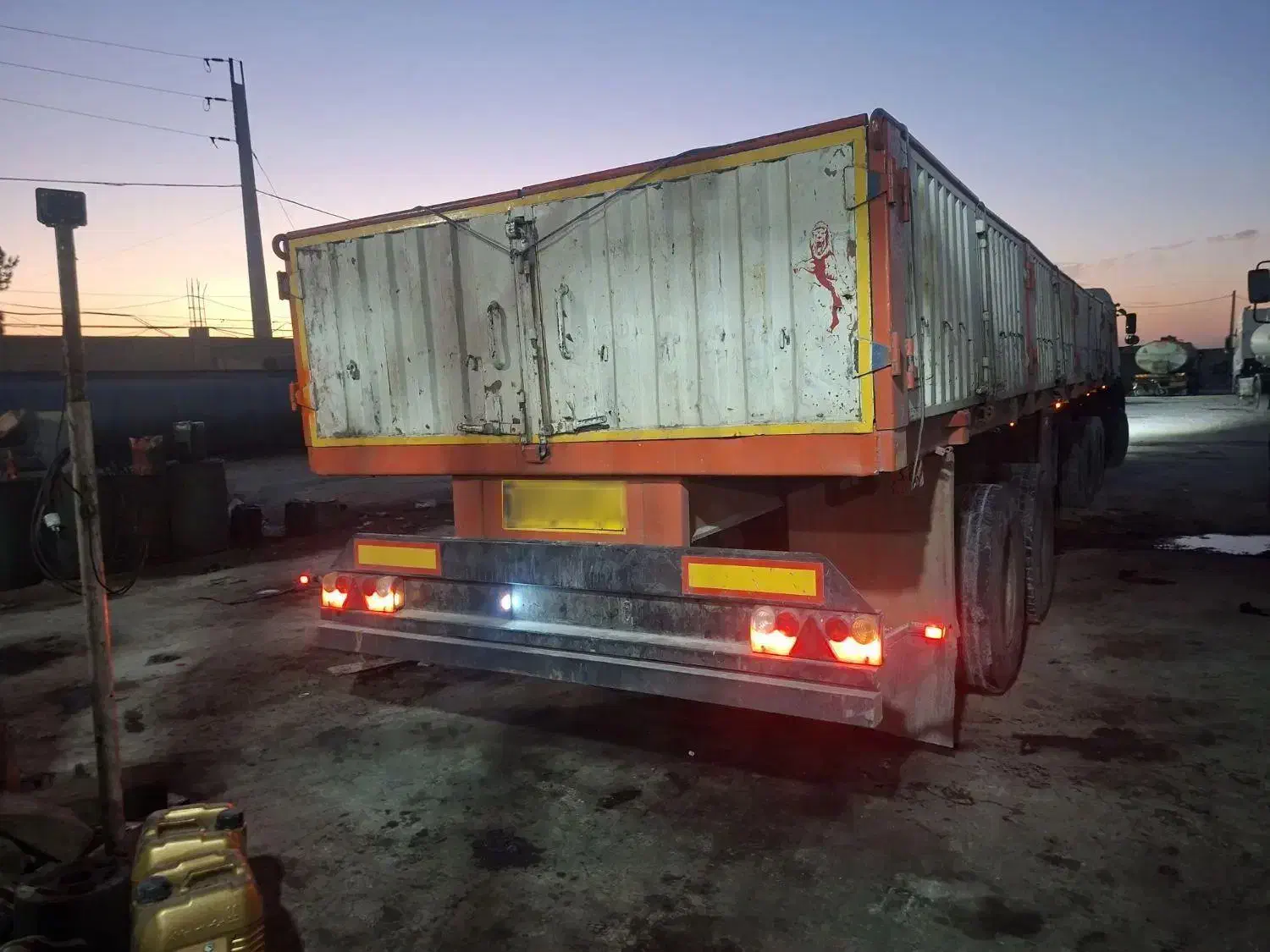 لبه دومحور تیوبلس|خودرو سنگین|برخوار, |دیوار